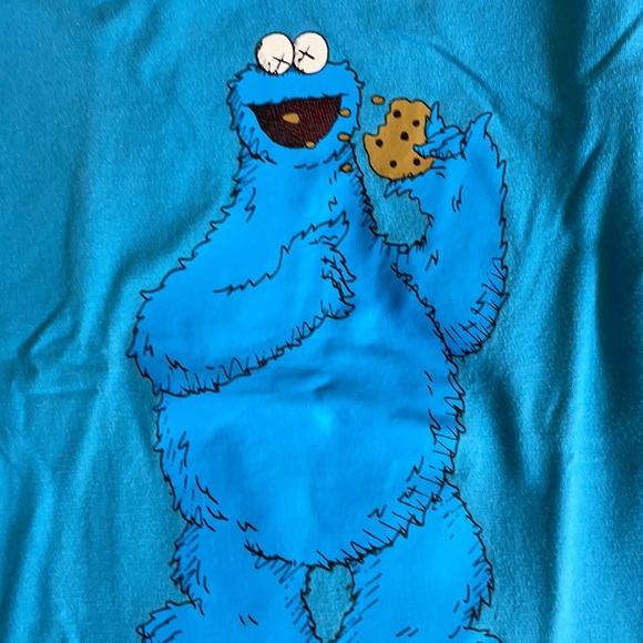 Uniqlo Kaws Sesame street shirts - Picture 2 of 7